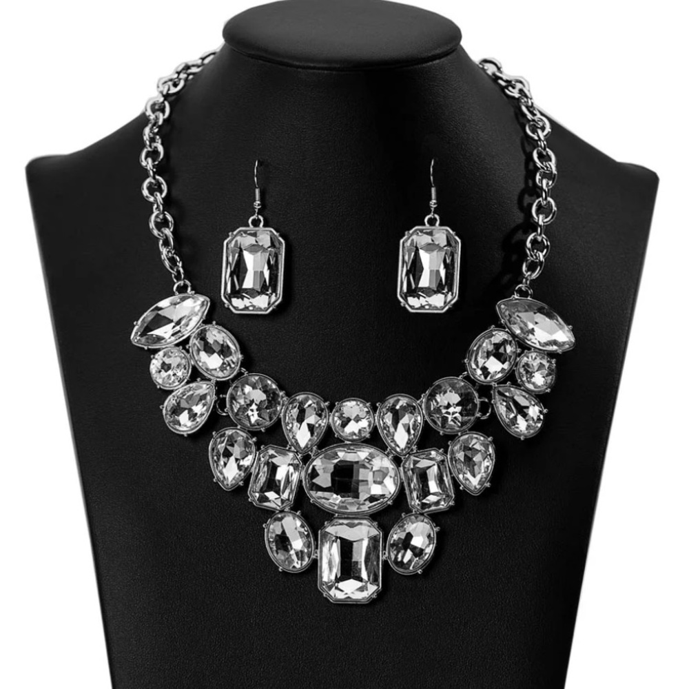 💎⚪️💎 “THE TASHA” ZI NECKLACE WITH FREE EARRINGS ~ PAPARAZZI❗️💎⚪️💎 - Picture 3 of 5